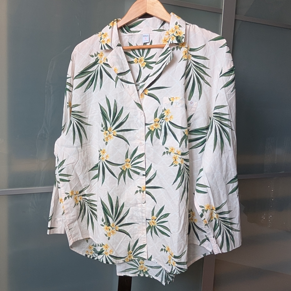 ✴️SALE✴️ONLY Old Navy Printed Pink Poplin Floral Shirt - XL